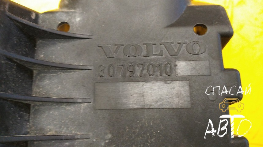 Volvo XC90 Корпус блока предохранителей  - OEM 30797010