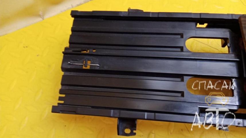 Land Rover Range Rover 4 Подстаканник