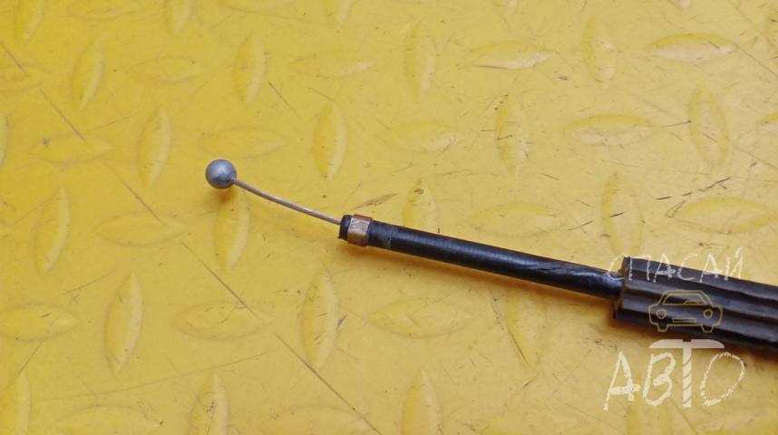 Volkswagen Golf V Трос открывания капота