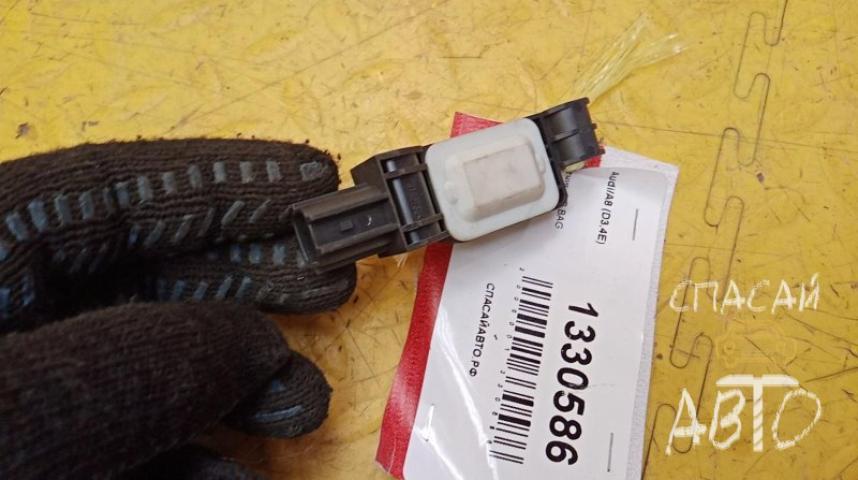 Audi A8 (4D) Датчик AIR BAG