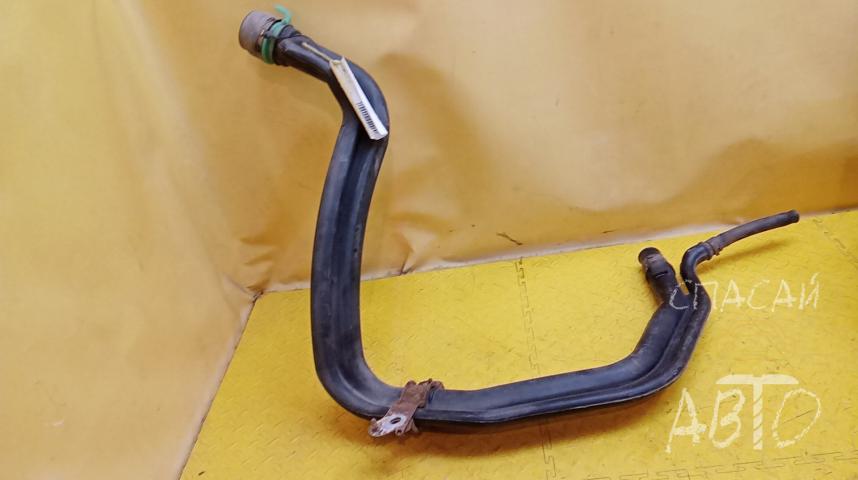 Toyota Avensis II Горловина топливного бака