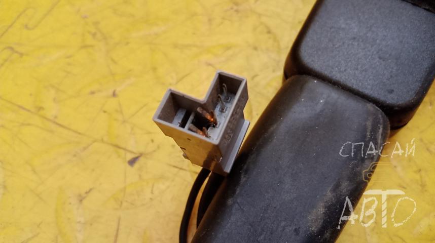 BMW 3-серия E90,91,92,93 Ответная часть ремня безопасности