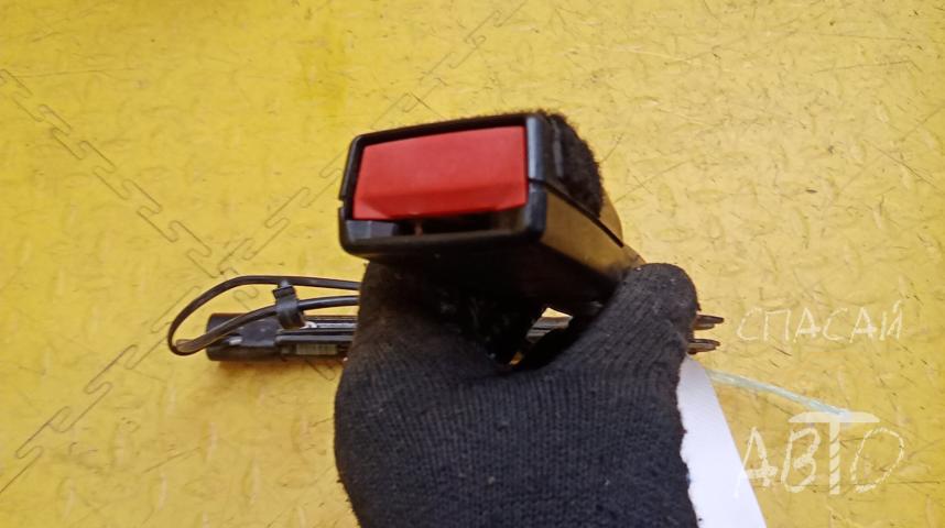 BMW 3-серия E90,91,92,93 Ответная часть ремня безопасности