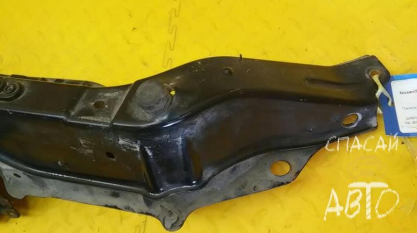 Nissan Note (E11) Панель передняя